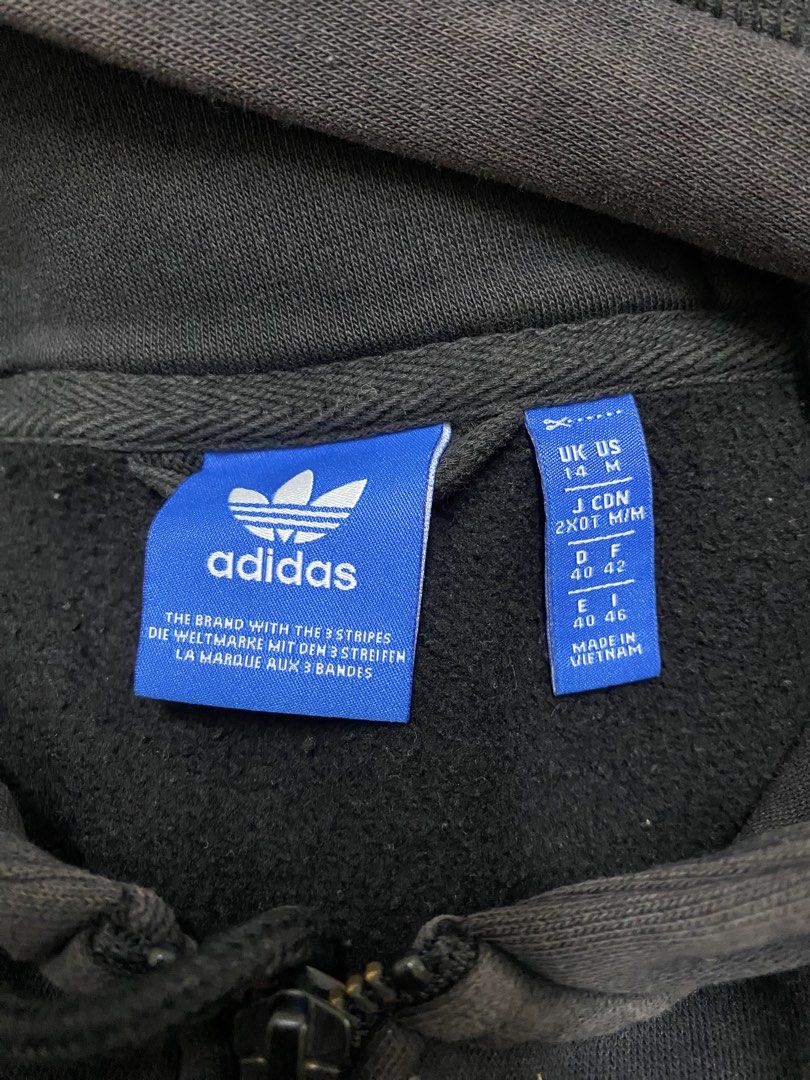 由 miniju17 (刊登 ID 1447313058，圖片 3) 提交，位於 台南市 (Tainan) 的 adidas 外套 (類別：外套、夾克、大衣)，說明：適合女生M，肩寬38公分、長度60公分#25-壬。