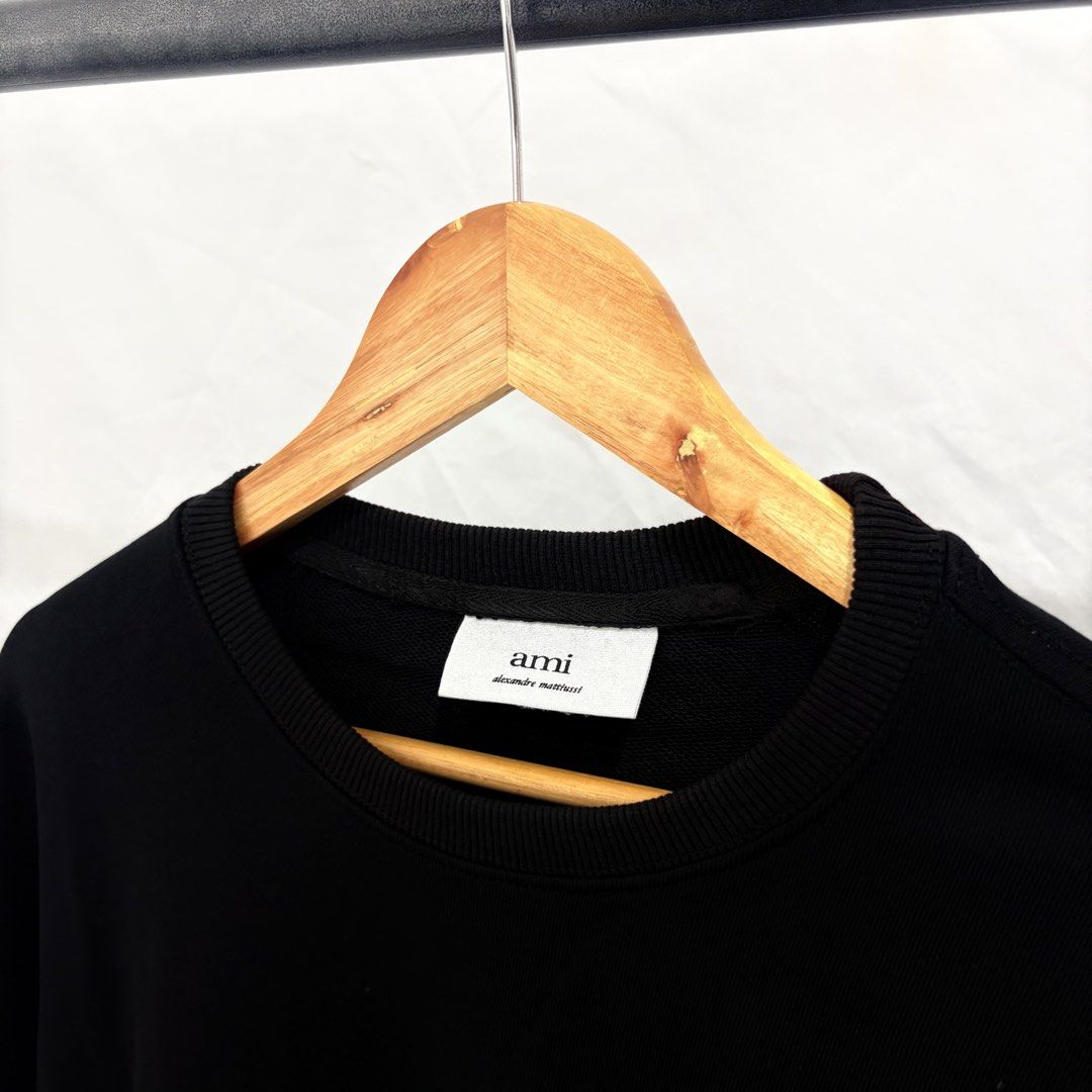 Ami Pullover Longsleeves (Category: Tshirts & Polo Shirts ) located in Baguio. Submitted by shylowdovica (Listing ID 1447454796, Image 3). Description: Large on tag as new condition no issues.