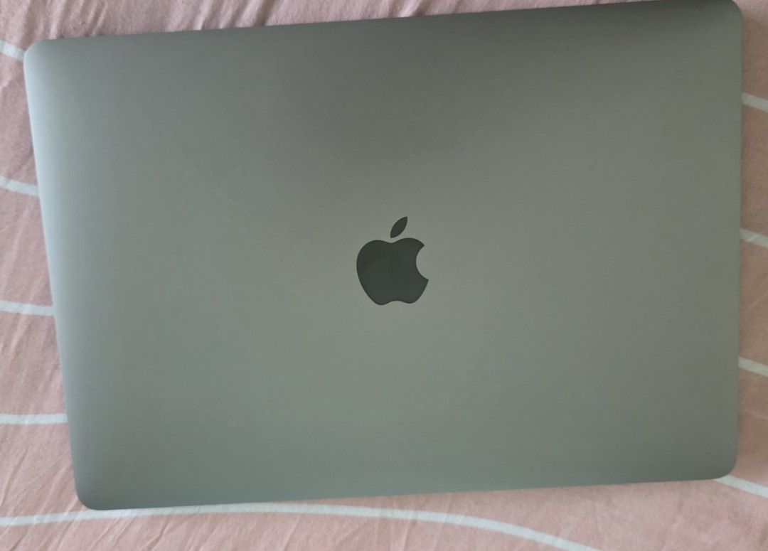 Apple MacBook Pro 13-inch - A2338498948071658639360