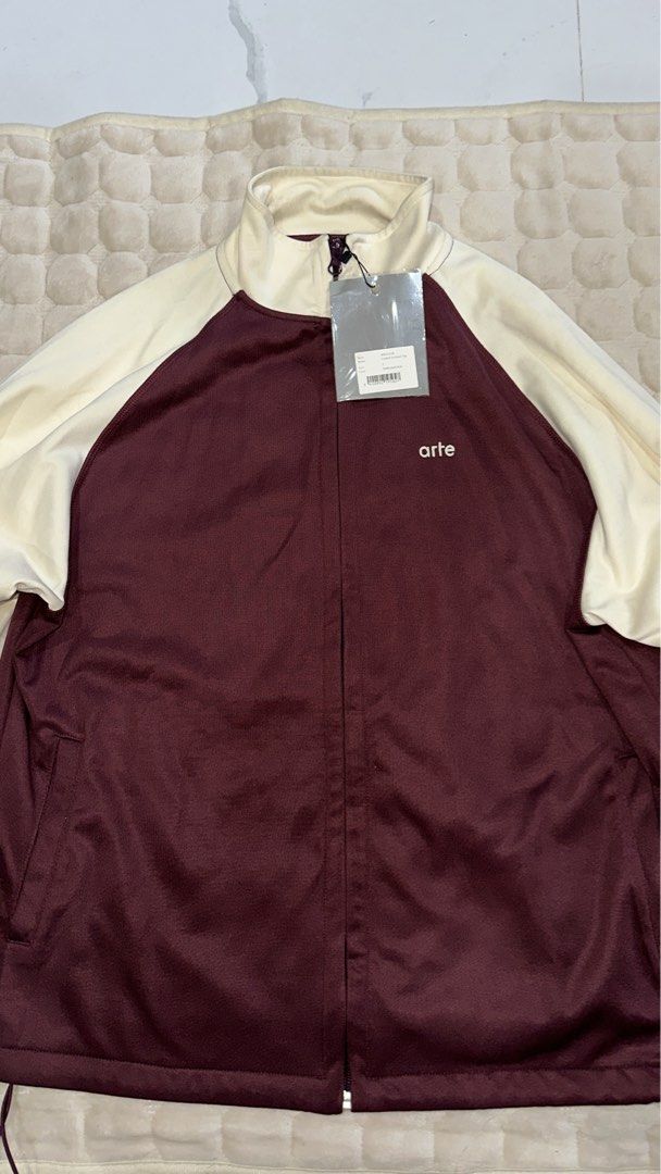Arte overall tracksuit (Category: Sets & Coordinates) located in Manila. Submitted by coyskiedia21537 (Listing ID 1447300804, Image 3). Description: ARTE OVERALL TRACKSUIT - ONCE LANG MAGAMIT FOR MUSIC VIDEO - NO ISSUE - WEED WASH LANG KUNG MASELAN.