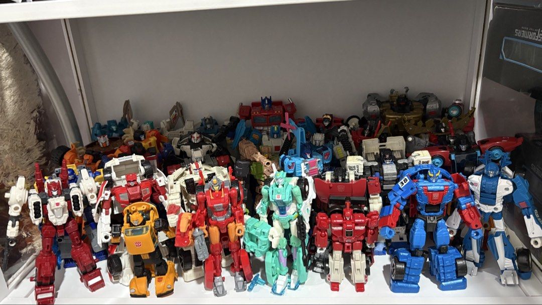 Assorted transformers (Category: Toys & Games) located in Bukit Gambir. Submitted by muhdafiqhaziq.1 (Listing ID 1447405499, Image 2). Description: Assorted transformers for sale can DM me for the price A variety of toyline Can do postage jnt Take more can nego.