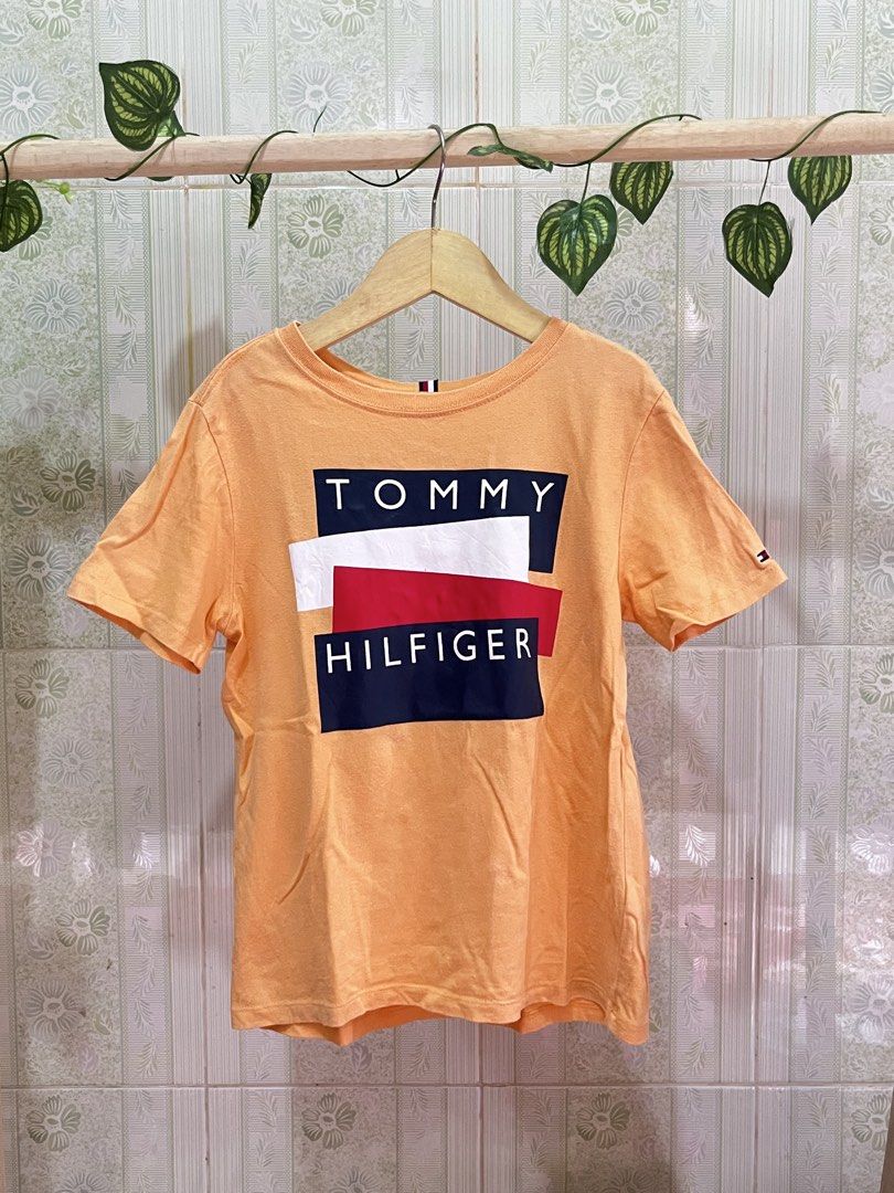 Atasan tommy hilfiger (Kategori: 4 hingga 7 tahun) berada di Cibinong. Dikirim oleh widyinlove (ID iklan 1447334823, Gambar 2). Deskripsi: HARAP LIHAT FOTO (ZOOM IN OUT) DAN BACA DESKRIPSI BESERTA KETENTUAN NYA, MEMBELI = SETUJU Zoom in out 🤳 size 8-10th VGC ✨ Harga : Note: •jika ada yang terlewat seperti samar atau noda yang terlewat mohon maaf dan harap mengerti ini barang PL dan yang tidak luput dari pandangan mata. •jangan berekspektasi ting