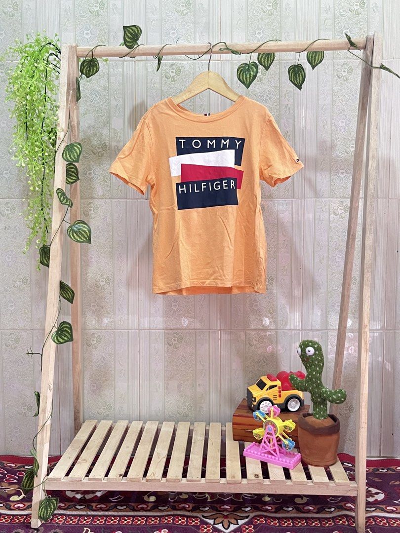 Atasan tommy hilfiger (Kategori: 4 hingga 7 tahun) berada di Cibinong. Dikirim oleh widyinlove (ID iklan 1447334823, Gambar 1). Deskripsi: HARAP LIHAT FOTO (ZOOM IN OUT) DAN BACA DESKRIPSI BESERTA KETENTUAN NYA, MEMBELI = SETUJU Zoom in out 🤳 size 8-10th VGC ✨ Harga : Note: •jika ada yang terlewat seperti samar atau noda yang terlewat mohon maaf dan harap mengerti ini barang PL dan yang tidak luput dari pandangan mata. •jangan berekspektasi ting