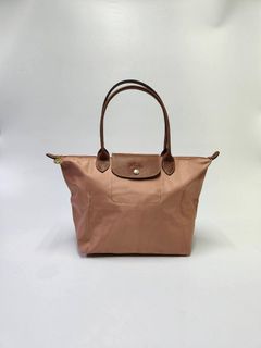 (Category: ) located in . Submitted by fashion.luxe (Listing ID 1447347958, Image 1). Description: .