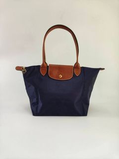 (Category: ) located in . Submitted by fashion.luxe (Listing ID 1447344256, Image 1). Description: .