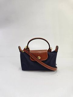 (Category: ) located in . Submitted by fashion.luxe (Listing ID 1447350340, Image 1). Description: .