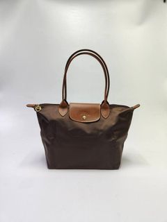 (Category: ) located in . Submitted by fashion.luxe (Listing ID 1447344406, Image 1). Description: .