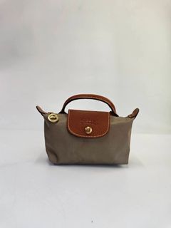 (Category: ) located in . Submitted by fashion.luxe (Listing ID 1447353128, Image 1). Description: .