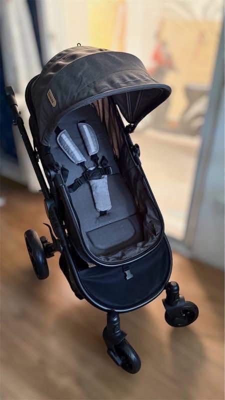 Baby Stroller - Grey (Category: Strollers) located in Mabalacat. Submitted by joemmech (Listing ID 1447403785, Image 3). Description: 4S@l3 Baby Stroller 💰 ₱10,000 ONLY 💰 ✔️ Brand: Looping Pousette Sydney II ✔️ Original/Authentic ✔️ Never been used, opened for inspection only 📍For Pickup only, Medyo malaki ang box (Loc: Tabun Mabalacat).