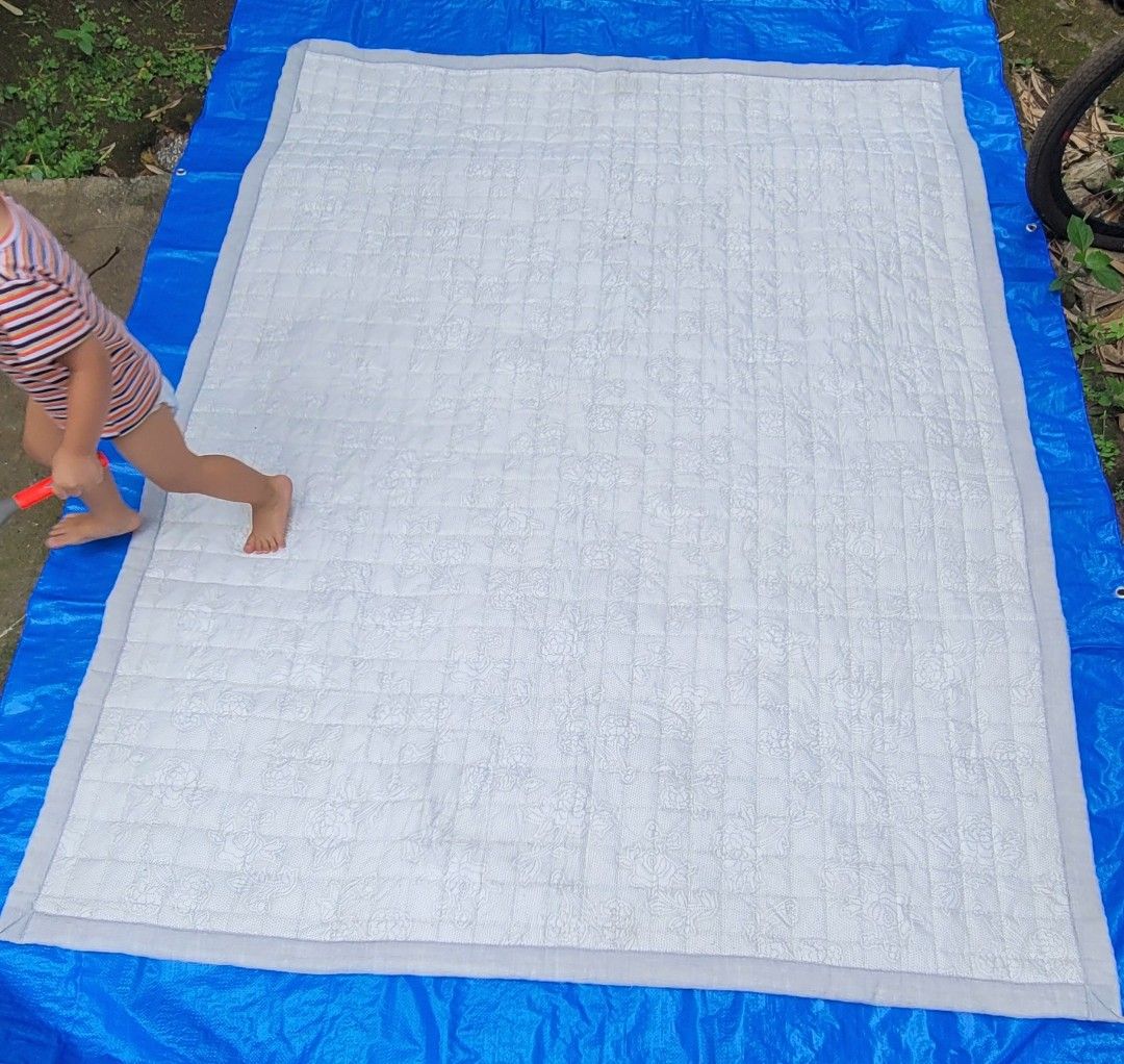 BED TOPPER OR BLANKET (Category: Bedding & Towels) located in Sablan. Submitted by gongonshelley12 (Listing ID 1447398686, Image 2). Description: 450 ONLY; GCASH NOW ANG GANDA PO NETO BED TOPPER OR PANLATAG 200CM X 150CM; YUNG TIPONG HINDI NAKUKUSOT PAG HINIGAAN KOREAN SURPLUS GOODS NA GOODS PO.