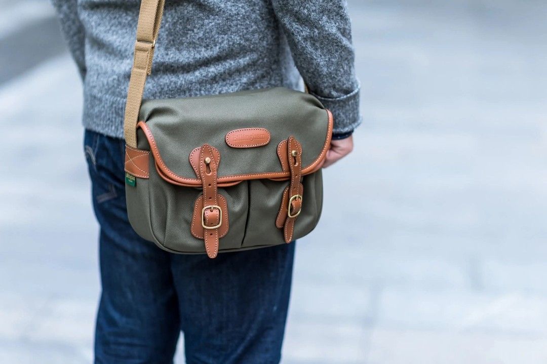 BILLINGHAM "HADLEY LARGE" (Category: Luxury Bags & Wallets) located in Davao. Submitted by wonderwallnnipz91 (Listing ID 1447452458, Image 1). Description: Details: Simple, slim and stylish camera bag. Can carry a mid-sized DSLR or compact system (mirrorless) camera with space for 2-4 extra lenses, including a 70-200mm lens attached to the camera. Made in England with 3-layer waterproof fabric and real leather. Features: • External dimensions: W3