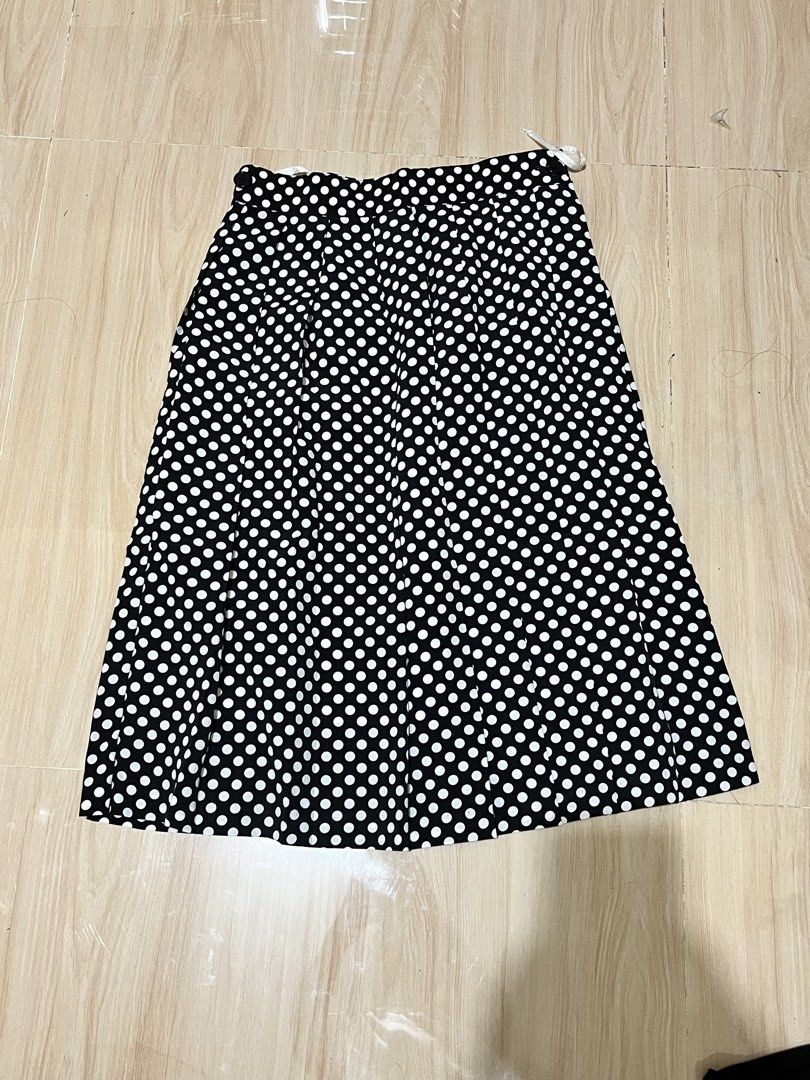 Black and White Polka Dot Midi Skirt (Category: Skirts) located in Manila. Submitted by anline_ (Listing ID 1447309236, Image 2). Description: s25 l24 - Classic black and white polka dot midi skirt - Flattering high-waisted A-line silhouette - Versatile: perfect for dressing up or down - Easy to style with tops or blouses - Suitable for casual outings or formal occasions - Comfortable and stylish design.