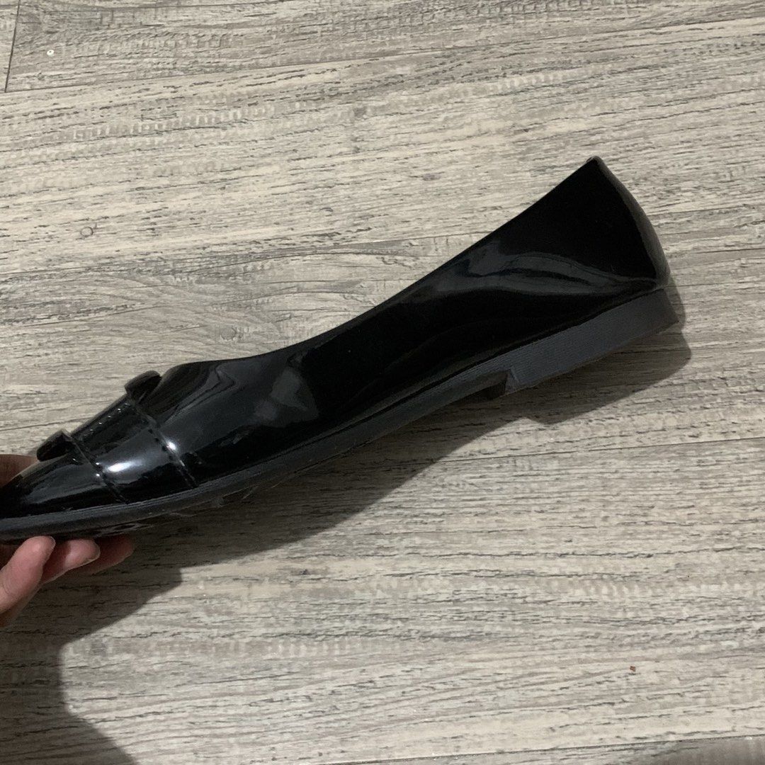 shiny black shoes from solemate size 37 (Category: Shoe inserts) located in Manila. Submitted by hersheysdeclutterz (Listing ID 1447324090, Image 2). Description: perfect for school worn only once rfs: not my type of shoes.