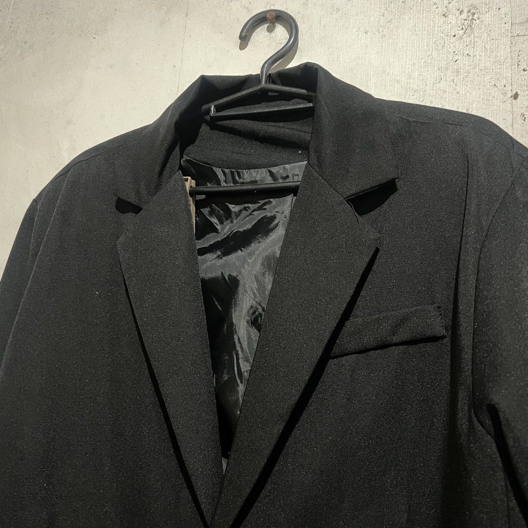 Blazer Coat/ Suit unisex formal attire (Category: Coats, Jackets and Outerwear) located in Antipolo. Submitted by swiftnic (Listing ID 1447341101, Image 2). Description: Used twice lang for interview Fo decluttering na kasi luwang sya sakin Fit XL No issue 10/10 color rate Ship thru jnt/lalamove or pick up Pmpmpm.