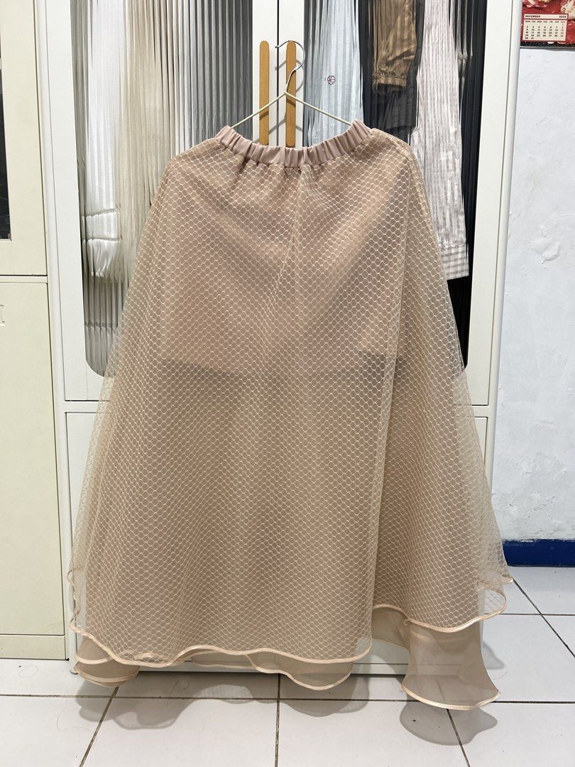 Bojjie valerie set dress (Kategori: Gaun & Rok) berada di Bekasi. Dikirim oleh thriftsly (ID iklan 1447428071, Gambar 3). Deskripsi: Harga nett, all good condition baru di pakai 1x. ORI warna creme, cocok untuk ke pesta sangat elegant Size : Top Bust 66-90cm (karet) Length 42 cm Skirt Waist 54-74 cm (karet) Hip 88 cm Length 93cm .