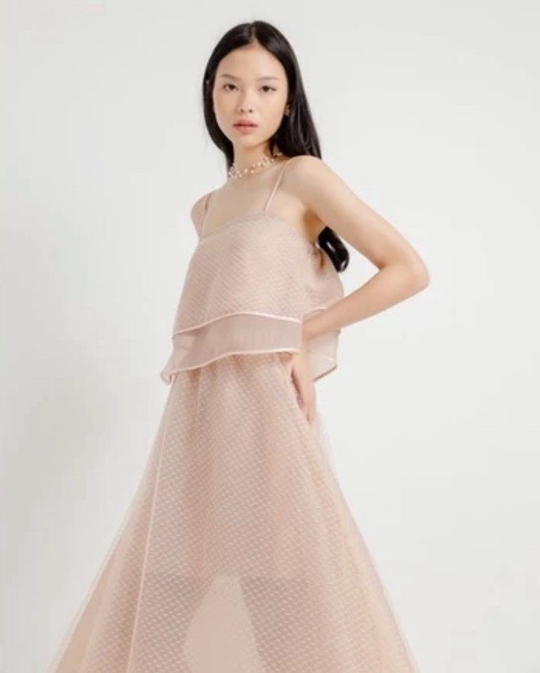 Bojjie valerie set dress (Kategori: Gaun & Rok) berada di Bekasi. Dikirim oleh thriftsly (ID iklan 1447428071, Gambar 1). Deskripsi: Harga nett, all good condition baru di pakai 1x. ORI warna creme, cocok untuk ke pesta sangat elegant Size : Top Bust 66-90cm (karet) Length 42 cm Skirt Waist 54-74 cm (karet) Hip 88 cm Length 93cm .