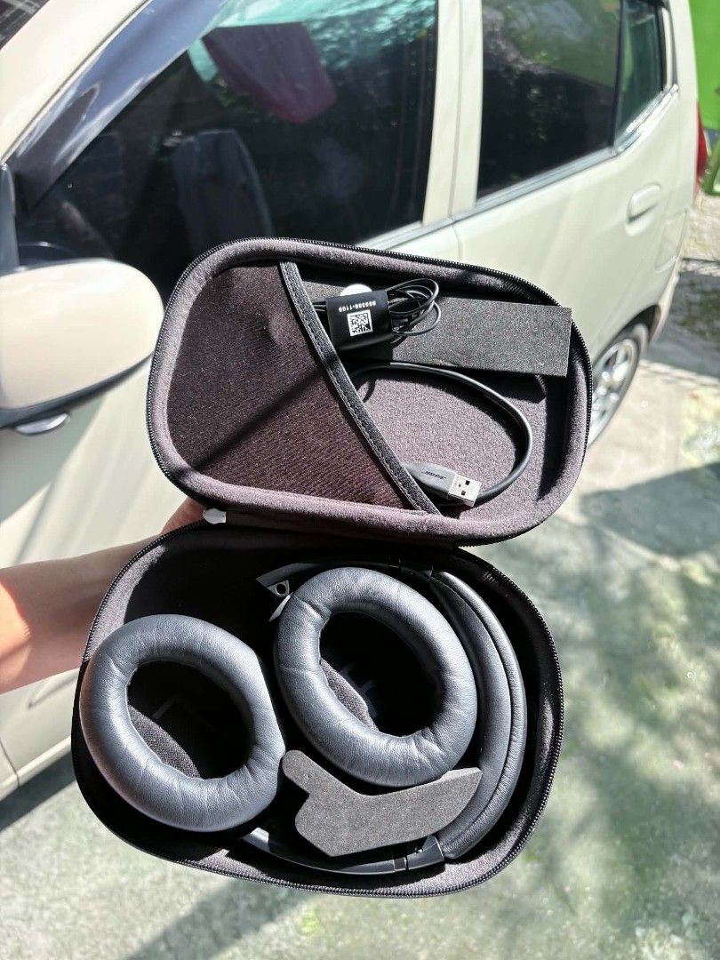Bose Quiet Comfort Headphone with Case (Category: Headphones & Headsets) located in Quezon City. Submitted by chawisss (Listing ID 1447431267, Image 2). Description: BOSE QC 45 HEADPHONES NO ISSUE LIKE NEW COMPLETE PACKAGE 6,500 NEGOTIABLE MEET UP OR LALAMOVE QC LOCATION.