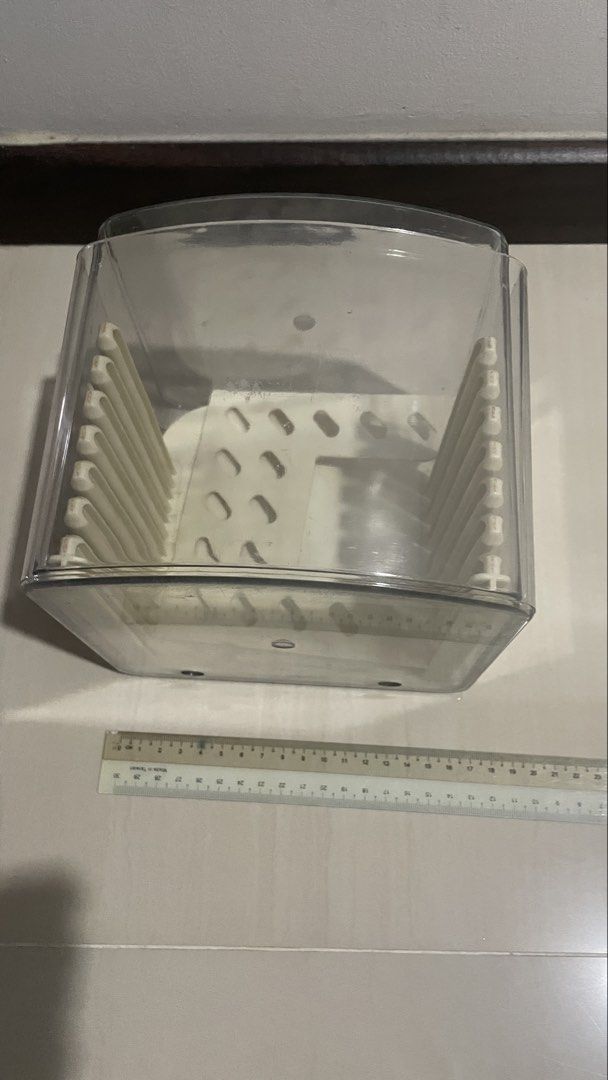 Bread keeper (Category: Storage Boxes & Baskets) located in Singapore. Submitted by crystal35 (Listing ID 1447385649, Image 1). Description: Acrylic bread keeper featuring a clear lid and built-in slicing guide slots.