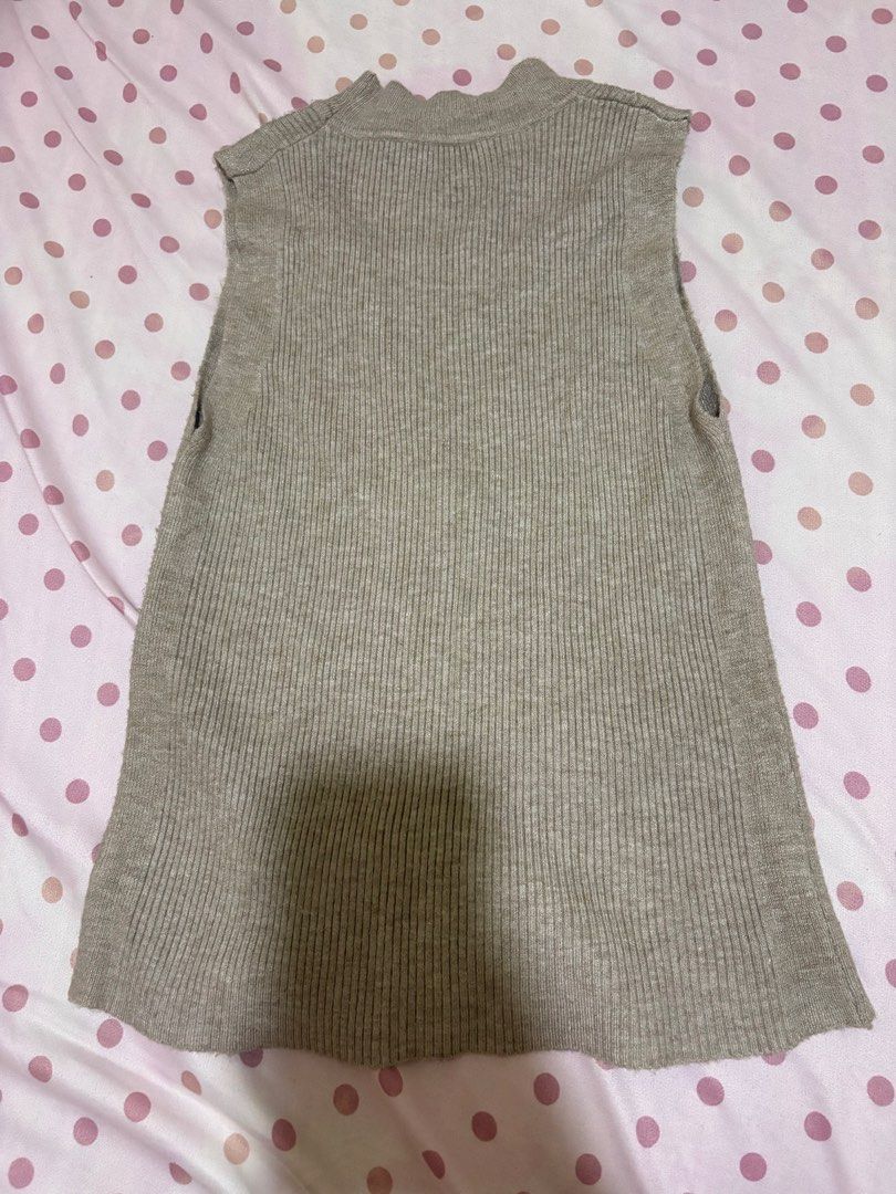 Bundle of 4 Sleeveless Tops (Category: Sleeveless) located in Manila. Submitted by sush1bae (Listing ID 1447387240, Image 3). Description: - Bundle of 4 sleeveless tops - Includes: green/white striped knit vest, pink square neck top, grey ribbed knit top, white ribbed tank top - Great for layering or wearing on its own - Mix and match for various looks.