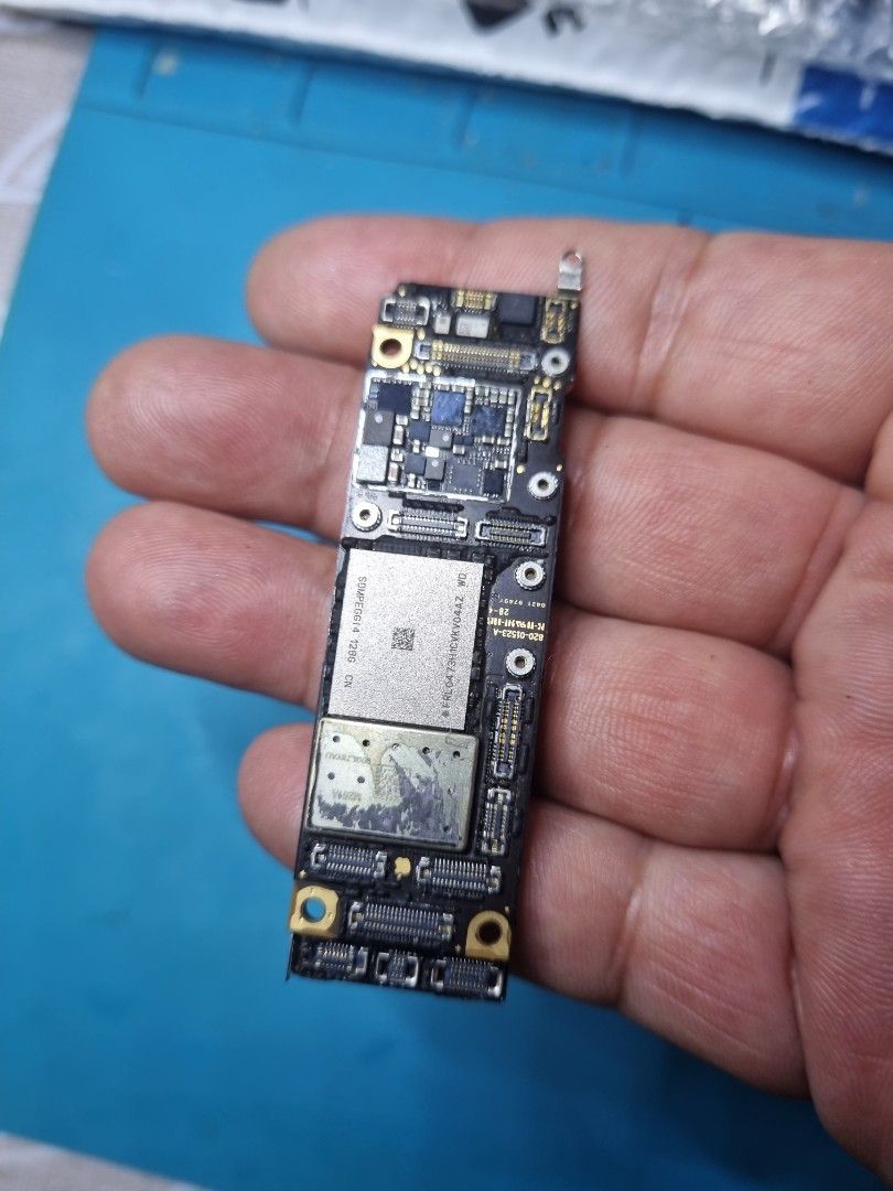 Buying defective/ broken phone (Category: Samsung) located in Quezon City. Submitted by jay.mendoza1 (Listing ID 1447354042, Image 2). Description: BUYING: defective/sira/broken android phones samsung huawei tecno infinix vivo oppo iphone 8+ up to the latest ipod classic ipad 5th gen up to the latest lalamove pick up gcash paymaya qc preferred location.