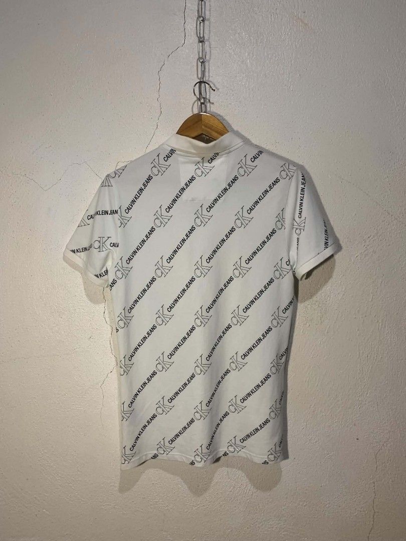 CALVIN KLEIN JEANS AOP SPELL OUT LOGO (Category: Others Tops) located in Naga. Submitted by dodonggg (Listing ID 1447371660, Image 2). Description: .