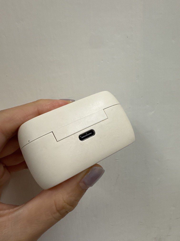 (case only) jabra elite 3 耳機盒 earphone case （分類：耳機）位於 Hong Kong。 由 meimeicloset 提交（商品編號 1447344917，圖片 2）。簡介： 100%authentic feel free to check when trade case only no earphones 。