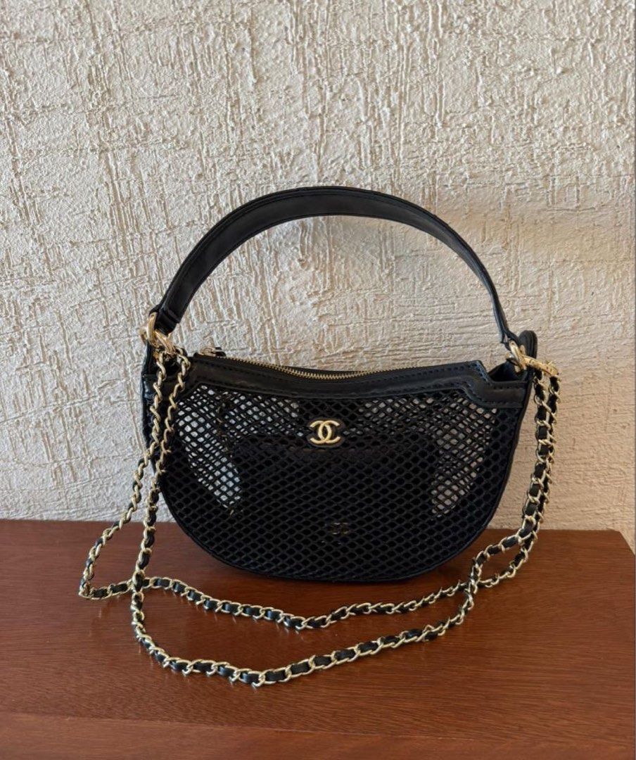 CC mesh bag with quilted purse (Category: Luxury Bags & Wallets) located in Santa Rosa. Submitted by loveartsyluxe (Listing ID 1447440045, Image 2). Description: .