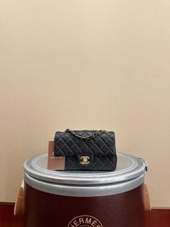 (Category: ) located in . Submitted by emishouseofluxe (Listing ID 1447309707, Image 1). Description: .
