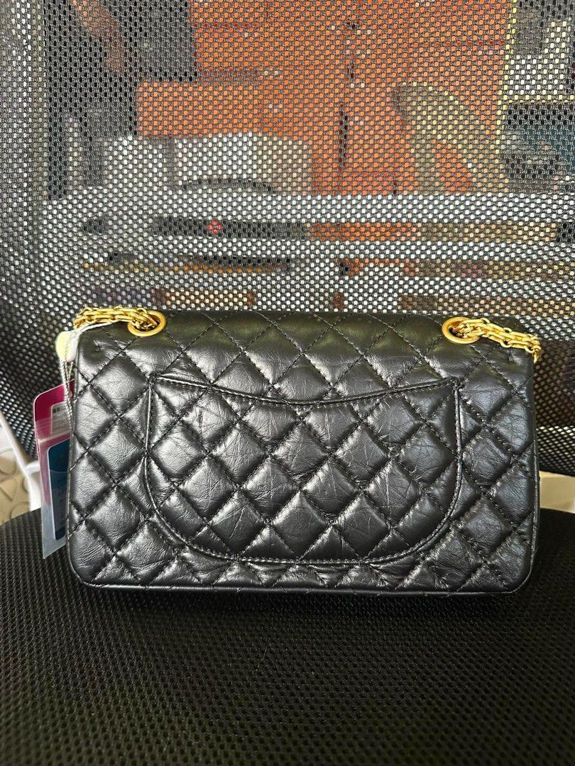 Chanel Reissue Small Double Flap (Category: Luxury Bags & Wallets) located in Santiago. Submitted by realjoan (Listing ID 1447422526, Image 2). Description: Comes with dustbag,authenticity card,2 authenticators Series 29.