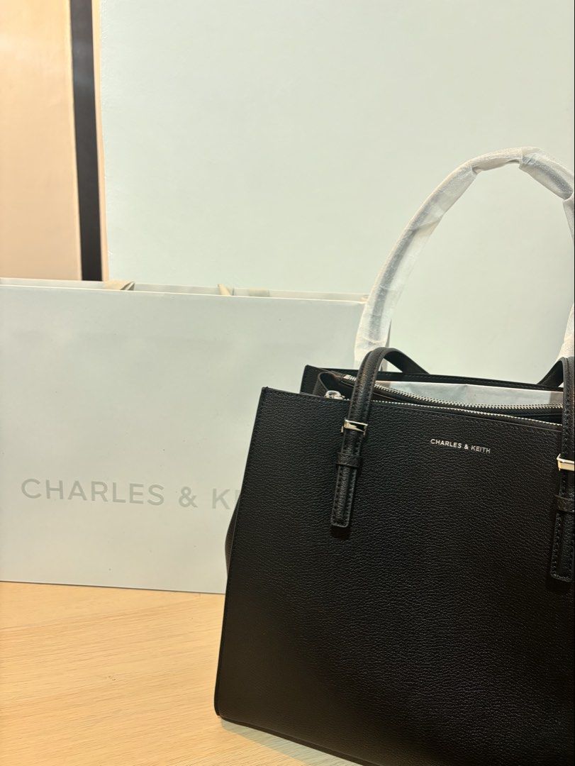 Charles & Keith Tote Bag (Category: Luxury Bags & Wallets) located in Paranaque City. Submitted by machi99 (Listing ID 1447331020, Image 1). Description: Charles & Keith Sansa Tote Bag in Noir (Black) .