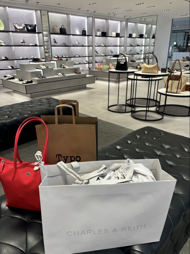 Charles & Keith Tote Bag (Category: Luxury Bags & Wallets) located in Paranaque City. Submitted by machi99 (Listing ID 1447331020, Image 2). Description: Charles & Keith Sansa Tote Bag in Noir (Black) .