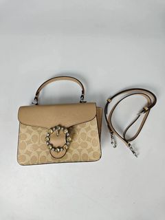 (Category: ) located in . Submitted by fashion.luxe (Listing ID 1447349764, Image 1). Description: .
