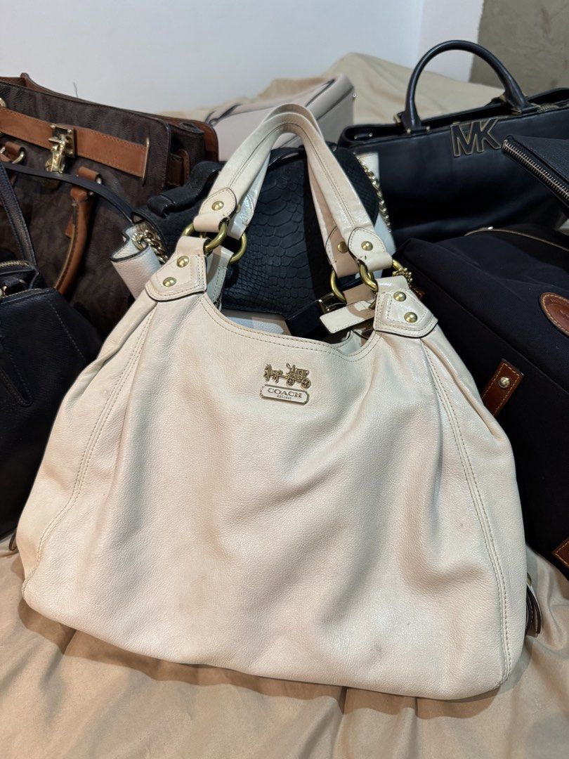 Coach Madison Maggie Leather Shoulder Bag (Category: Luxury Bags & Wallets) located in Antipolo. Submitted by jesbuystore (Listing ID 1447457735, Image 1). Description: Coach Madison Maggie Leather Shoulder Bag - off white 100% authentic Bought in US 09603768252 for faster transaction Shipping c/o buyer.