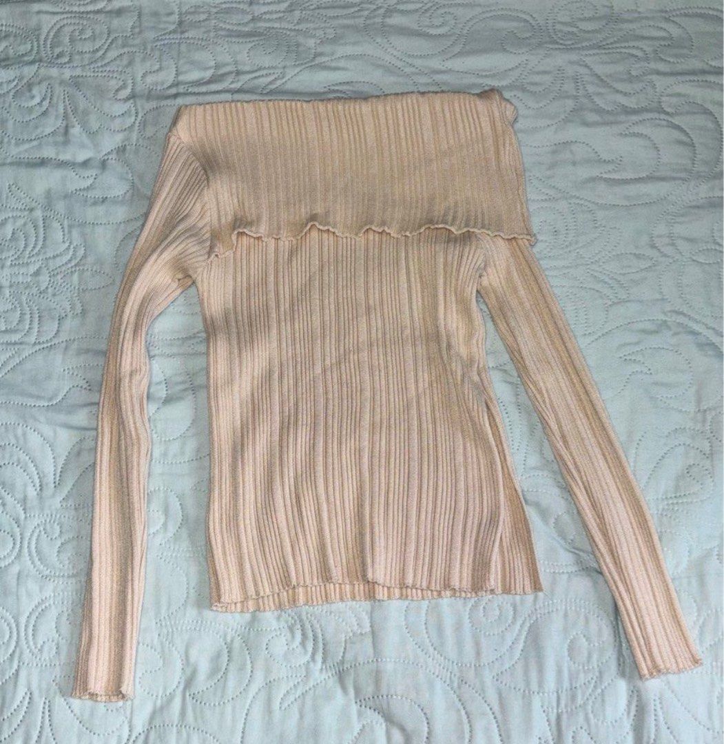 Cream Ribbed Off-Shoulder Long Sleeve Top (Category: Longsleeves) located in Silang. Submitted by declutterswuni (Listing ID 1447416056, Image 2). Description: - Cream ribbed knit fabric - Off-shoulder design - Lettuce hem neckline - Long sleeves - Asymmetrical hem with side slit - Very flattering fit - Pairs well with high-waisted pants or skirts.