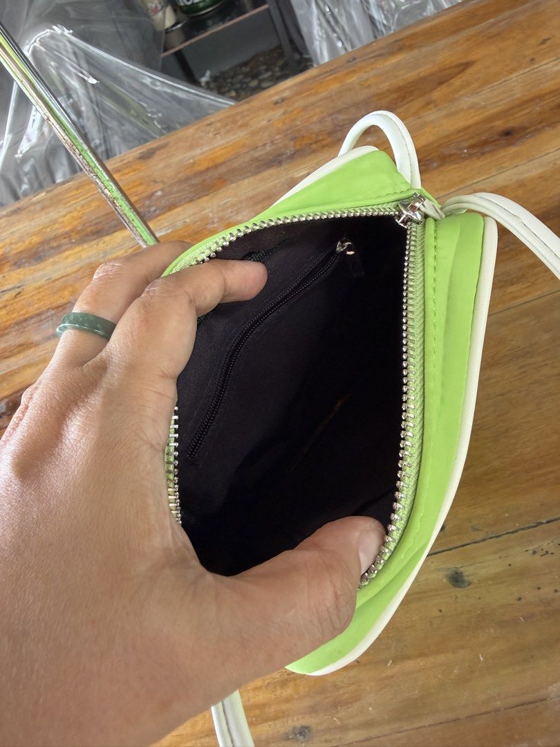 Cute lime green and white kili bag (Category: Shoulder Bags) located in Cadiz. Submitted by solynb28 (Listing ID 1447336085, Image 3). Description: -washed and ready to use -small size -zipper closure -negotiable ▫️what you see is what you get▫️colors may vary due to lighting▫️buy at your own risk ▫️no long reservation, unless paid▫️payment 1st policy▫️no return, no exchange, no refund▫️joy miners/reservers will be blocked▫️ .