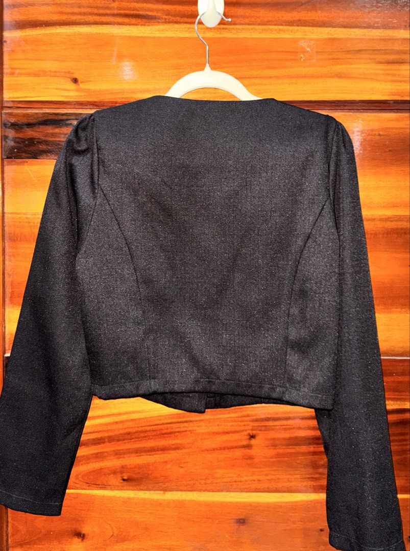 Dainty and Elegant Black Blazer/Coat (Category: Coats, Jackets and Outerwear) located in Makati City. Submitted by forg3d_paradox (Listing ID 1447451194, Image 2). Description: 🌟 Good for office or casual use. 🌟 very dainty and elegant🌸☺️ 🌟 No noted flaw.I seldom used this because we have issued company blazer. 🌟 M on tag but can fit to XS - S without looking too oversized. 🌟 strictly payment first policy via BDO only. 🌟 Buyer should shoul