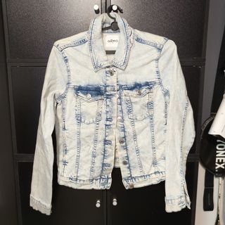 (Category: ) located in . Submitted by preluvd.goods (Listing ID 1447340237, Image 1). Description: .