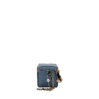 (Category: ) located in . Submitted by iconluxe (Listing ID 1447323006, Image 1). Description: .