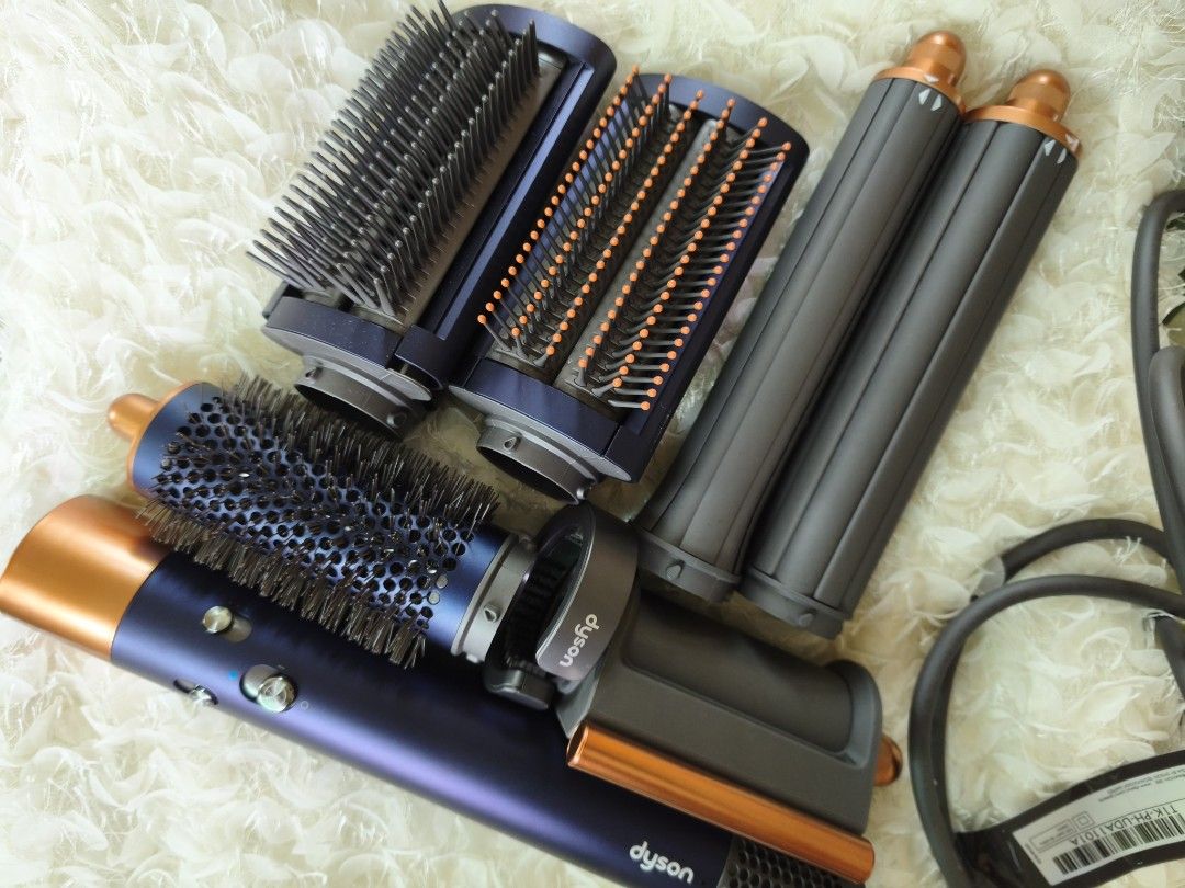 Dyson Airwrap Complete Long (Category: Hair) located in Las Pinas. Submitted by prettybabykp (Listing ID 1447452533, Image 1). Description: .