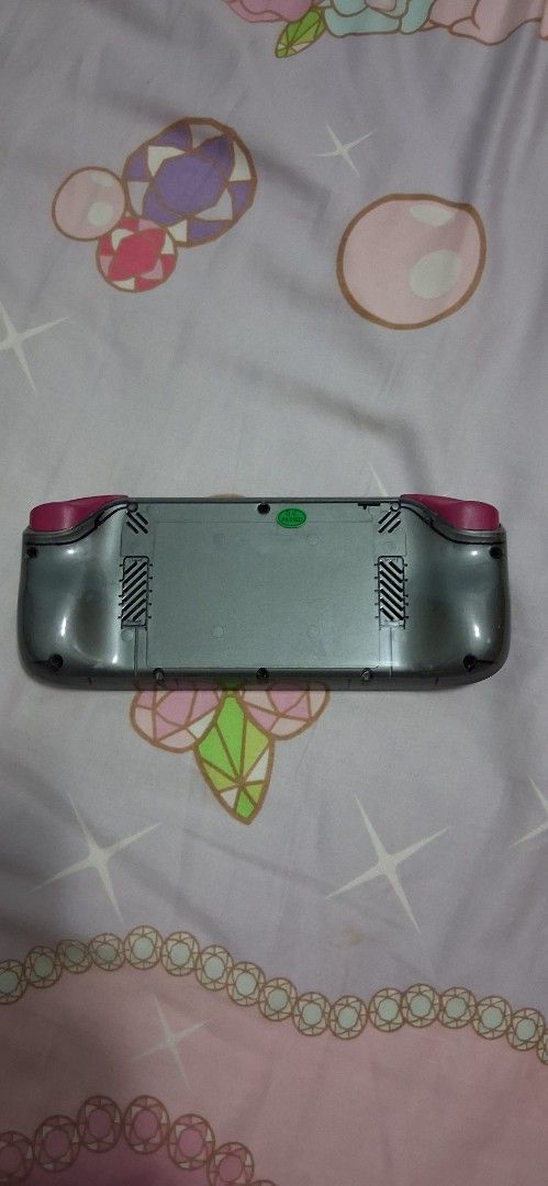E6 MAX遊戲機 128GB 卡 （分類：其他）位於 Hong Kong。 由 fatlok66 提交（商品編號 1447437654，圖片 2）。簡介： 呢部係E6 MAX手提遊戲機，運行緊Android系統。屏幕幾大，玩遊戲一流。跟埋一張128GB嘅記憶卡，裝多啲遊戲都得。機身有啲使用痕跡，但操作完全正常。有興趣就快啲聯絡我啦！。
