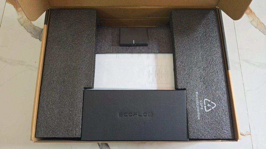 ECOFLOW 45WATTS SOLAR PANEL (Category: Batteries & Chargers) located in Bulacan. Submitted by iamvanillapeach (Listing ID 1447293979, Image 3). Description: Ecoflow foldable 45w solar panel.