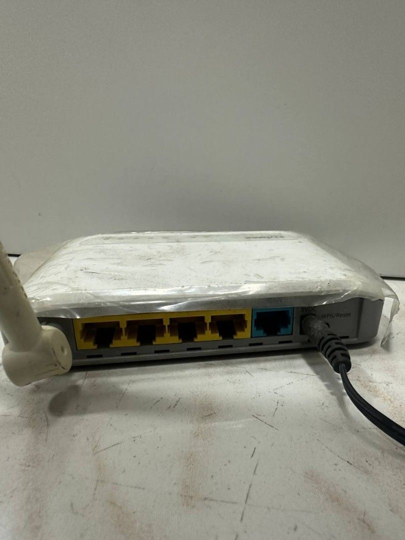Edimax Wireless Router AP/Bridge/Repeater (Category: Networking) located in Valenzuela. Submitted by jochaaa011 (Listing ID 1447300845, Image 3). Description: - Edimax BR-6258n Wireless Router - 3-in-1 Functionality: Access Point (AP), Bridge, Repeater - Includes Power Adapter - Connectivity: 4 LAN Ports, 1 WAN Port - Adjustable Antenna - Tested and Working.