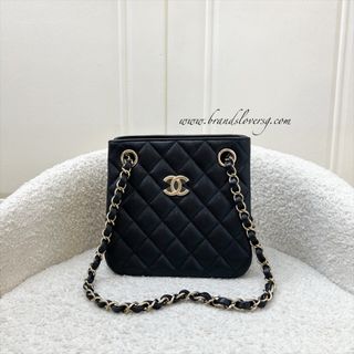 (Category: ) located in . Submitted by brands_lover (Listing ID 1447303328, Image 1). Description: .