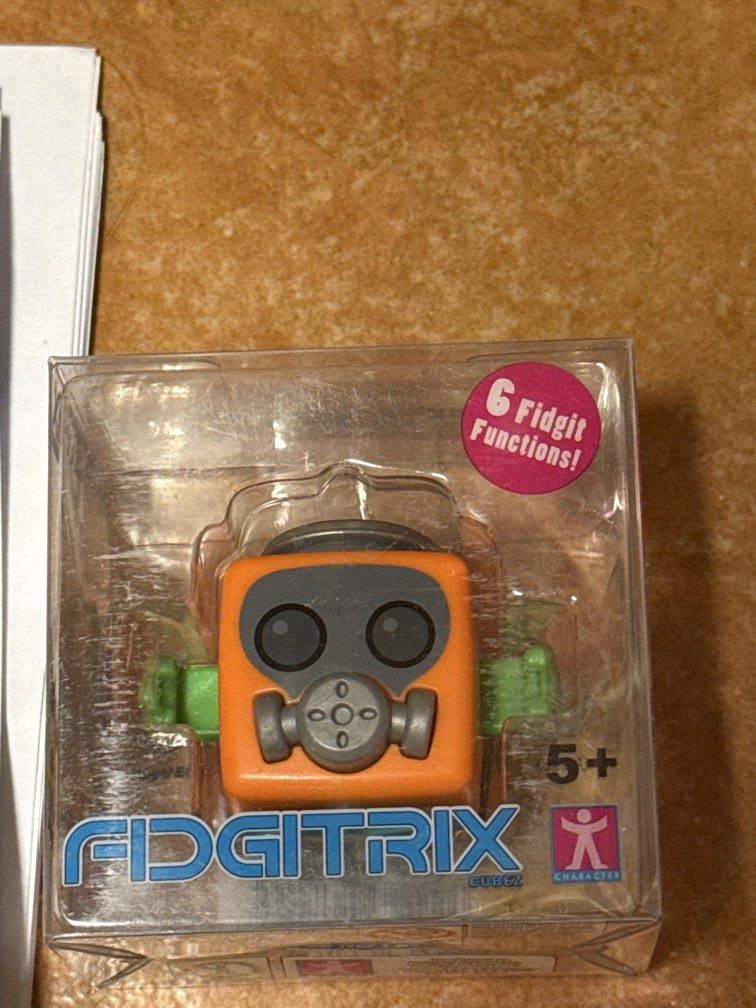 Fidgitrix Trash cube （分類：互動玩具）位於 Hong Kong。 由 fidgettoyshk 提交（商品編號 1447398942，圖片 1）。簡介： 全新只有一個 英國產品 正品。
