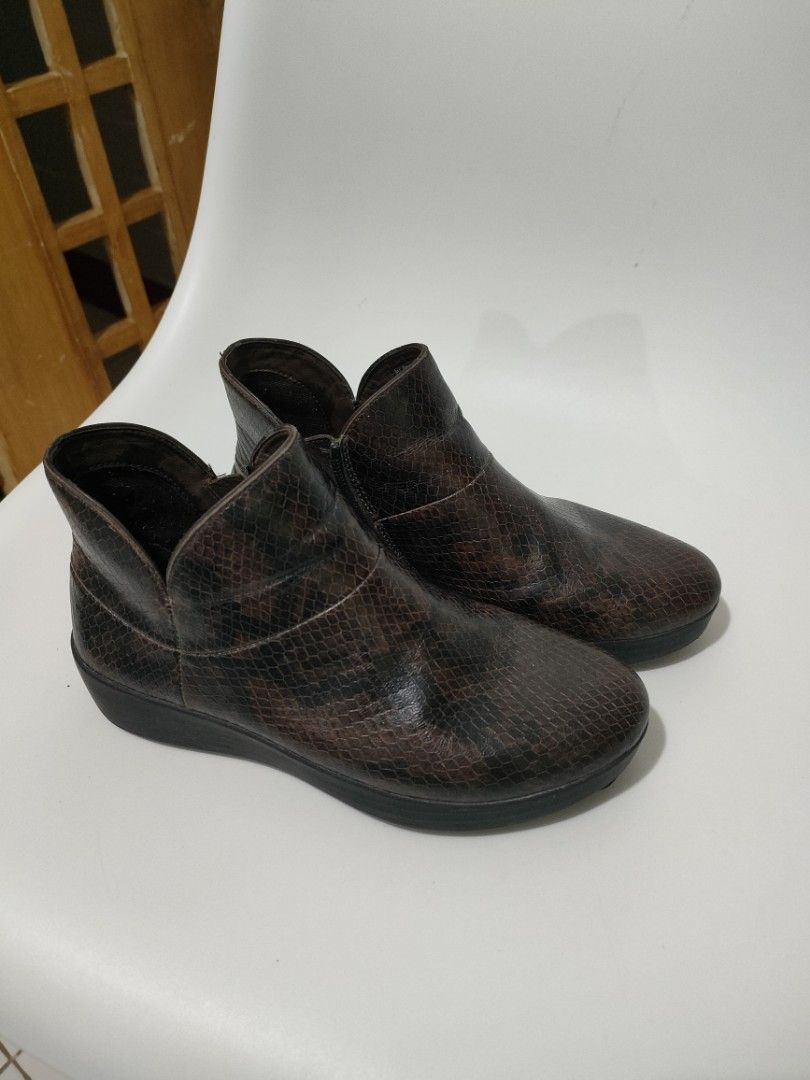 FitFlop Ankle Boots - Snake Print Leather (Category: Babies & Kids Fashion) located in Caloocan City. Submitted by rjb21 (Listing ID 1447325917, Image 3). Description: - size Eur 36 (US5) -Brown and black snake print leather ankle boots - Side zip closure for easy wear - Comfortable sole for all-day comfort - Versatile for everyday styling - A chic addition to your shoe collection.