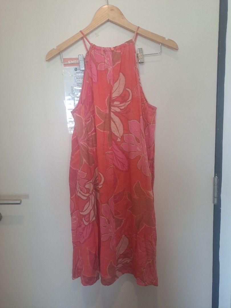 Floral linen dress (Category: Dresses) located in Manila. Submitted by joanbalde39643 (Listing ID 1447385199, Image 2). Description: Specifications Design: Features an oversized hibiscus and tropical leaf pattern. Neckline: High halter neckline with a mock neck collar. Cut: Relaxed, flowing A-line trapeze silhouette. Fabric: Lightweight chiffon material. Closure: Button fastening at the back of the neck..