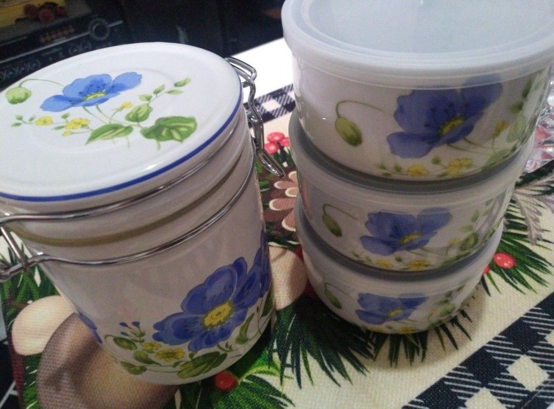 Florence Ceramic Canister Set with Lids (Category: Food Organization & Storage) located in Bulacan. Submitted by mitchikoscollection (Listing ID 1447349490, Image 1). Description: 🩷‼️Courier Lalamove only‼️1K above J&T‼️🩷 Authentic Original Rare Vintage Collectible Brand-new with Box Canister and 3 pcs. Small Food keeper Set - Set of 4 Daito ceramic storage containers - Made in Japan - Beautiful blue floral design - 1 large canister with clamp 