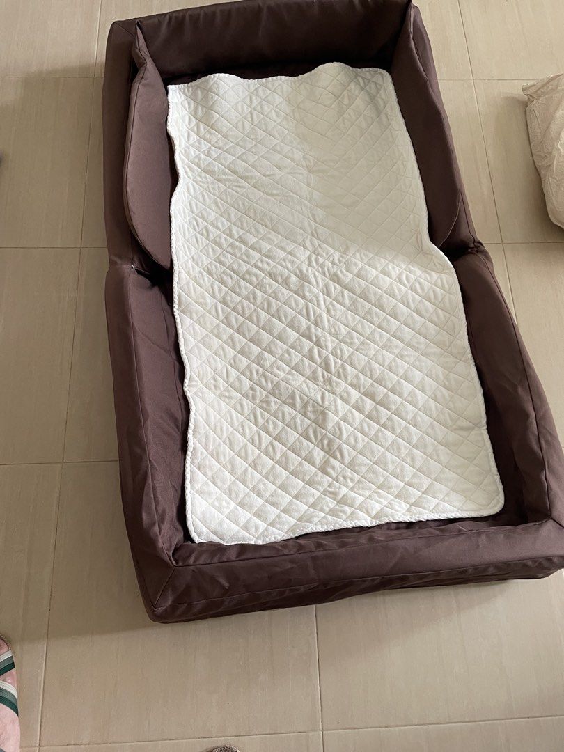 Foldable Baby crib （分類：兒童傢具 - 嬰兒床）位於 Hong Kong。 由 loaaloha 提交（商品編號 1447324005，圖片 1）。簡介： Portable padded baby crib. Easy to carry or store. 。