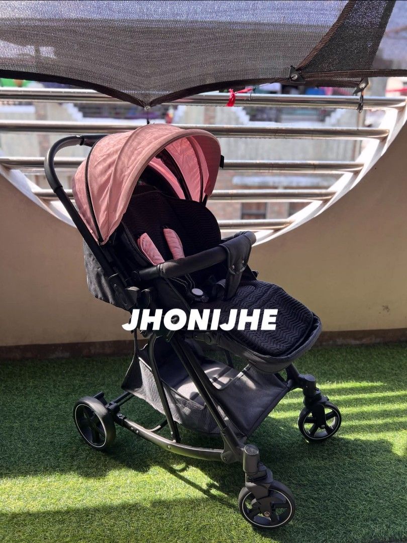 FOLDABLE STROLLER / BABY ROCKER (Category: Strollers) located in Taguig. Submitted by brillantes34344 (Listing ID 1447330126, Image 2). Description: Good as new never nagamit sa labas ng bahay, with 2pcs minor scratch line , Good for newborn i /infant,. well kept ready to pick up Loc Taguig. metro manila area only..