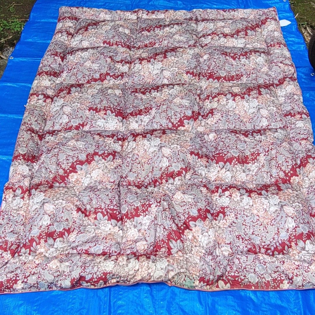 FUR BLANKET (Category: Bedding & Towels) located in Sablan. Submitted by gongonshelley12 (Listing ID 1447398293, Image 2). Description: 1000 ONLY.!! GCASH NOW 190CM X 150CM JAPAN QUALITY FEATHER COMFORTER BLANKET GRABENG COMFY AT LAMBOT..!! AS SEEN ON PIC HINDI PO NGARAG ANG LAMAN.